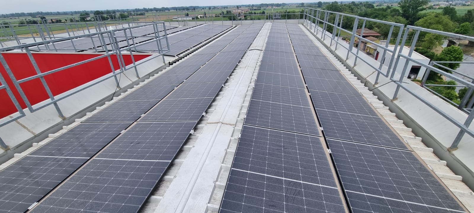 Impianto fotovoltaico: pannelli fotovoltaici su tetto di capannone - ICEL srl Piacenza